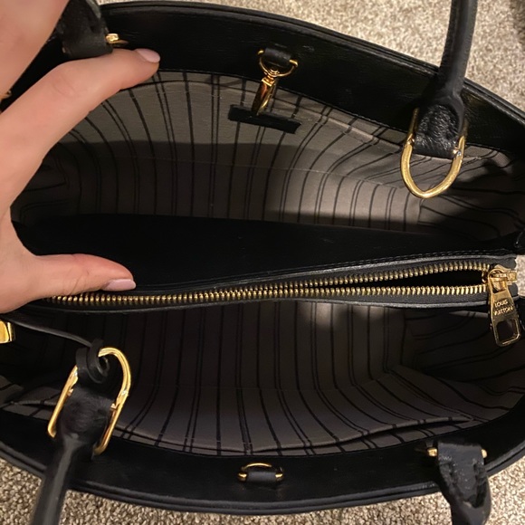 Louis Vuitton Purse - Picture 5 of 8